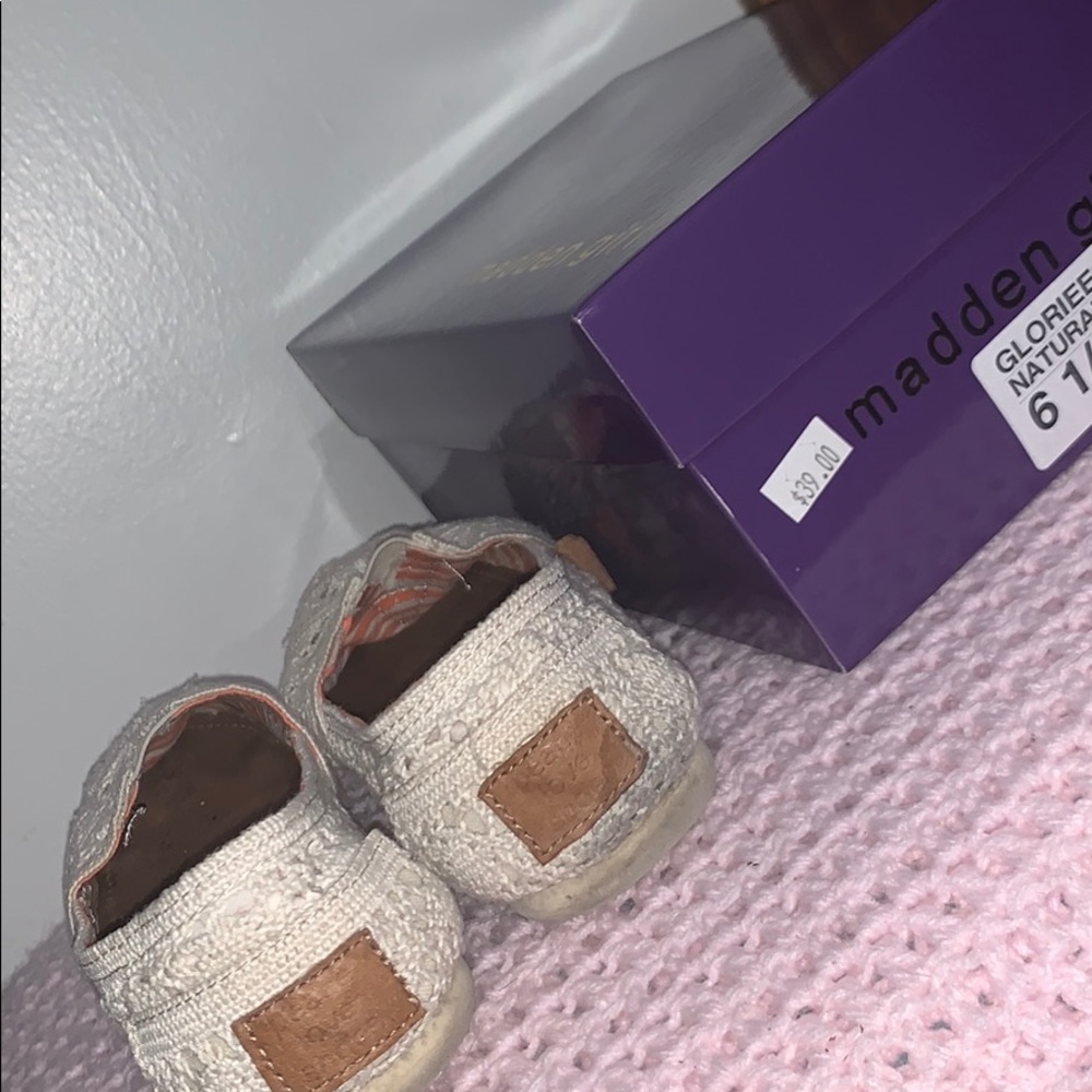 shoes - Picture 3 of 3